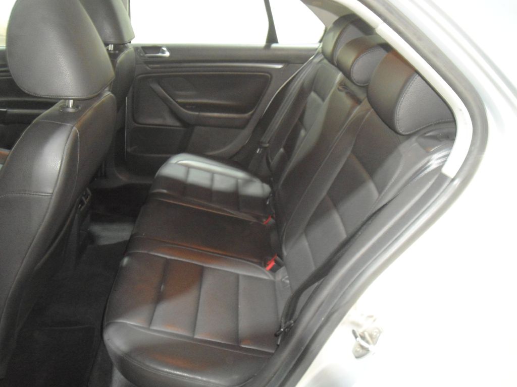 Photo 8 of this VOLKSWAGEN JETTA