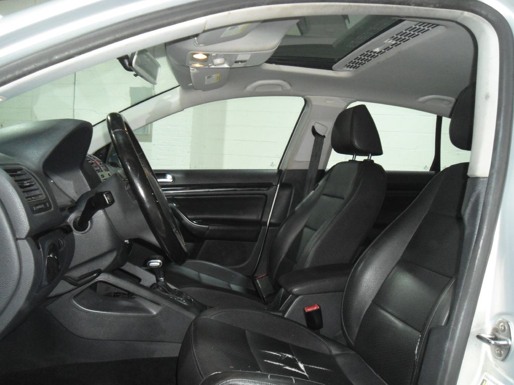 Photo 9 of this VOLKSWAGEN JETTA