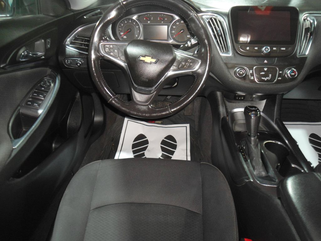 Photo 10 of this CHEVROLET MALIBU