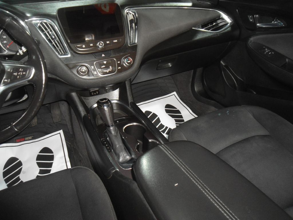 Photo 11 of this CHEVROLET MALIBU