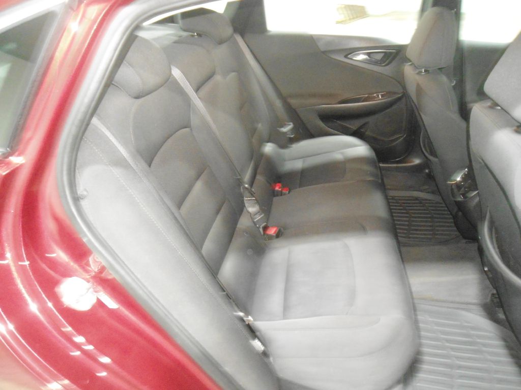 Photo 13 of this CHEVROLET MALIBU