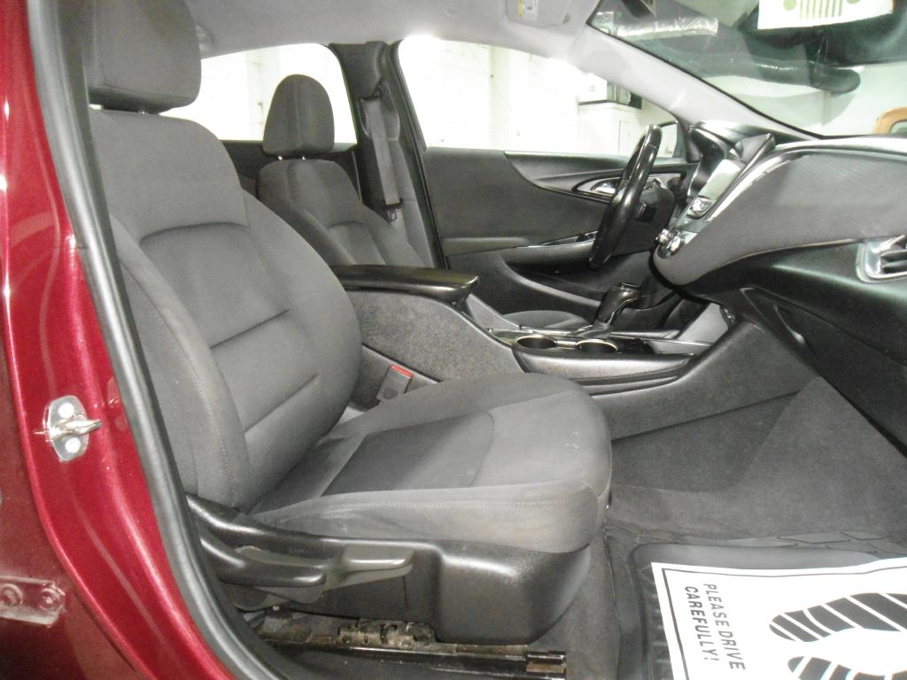 Photo 14 of this CHEVROLET MALIBU