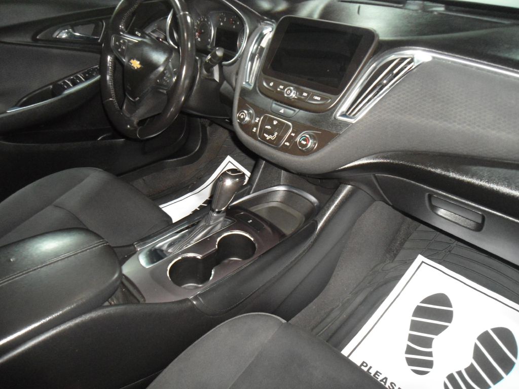 Photo 15 of this CHEVROLET MALIBU