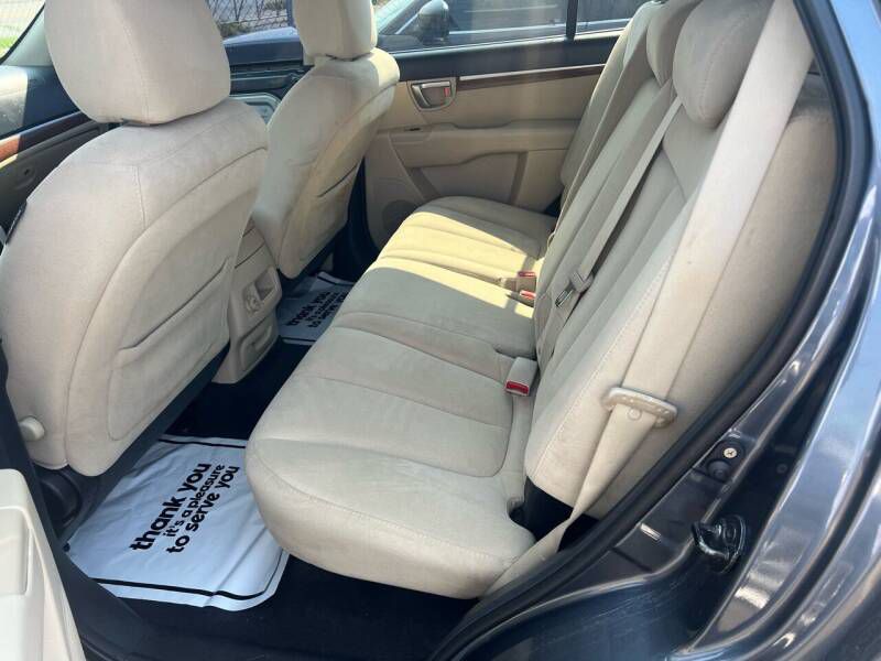 Photo 6 of this HYUNDAI SANTA FE