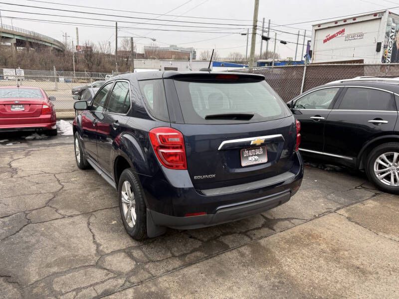 Photo 3 of this CHEVROLET EQUINOX