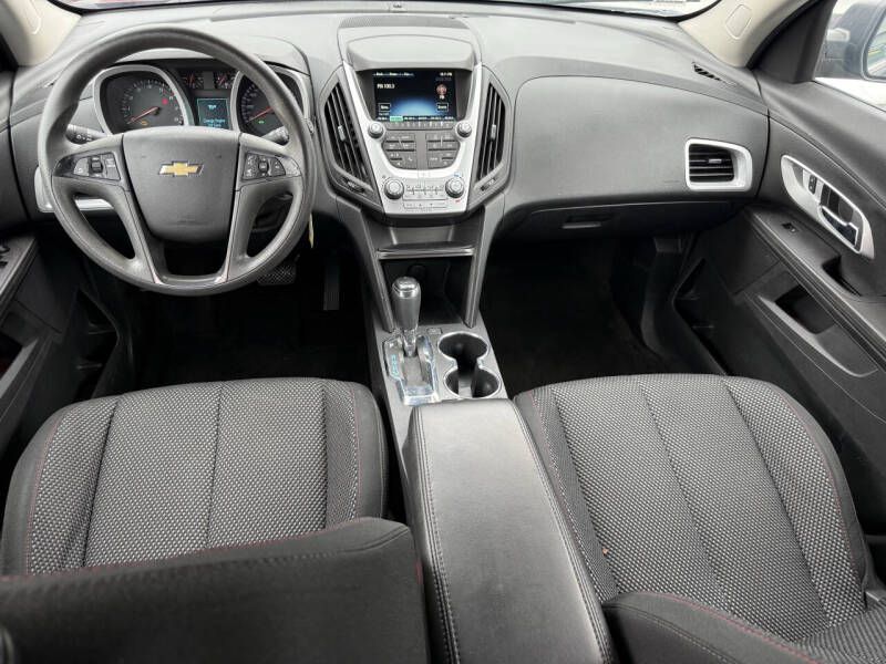 Photo 6 of this CHEVROLET EQUINOX