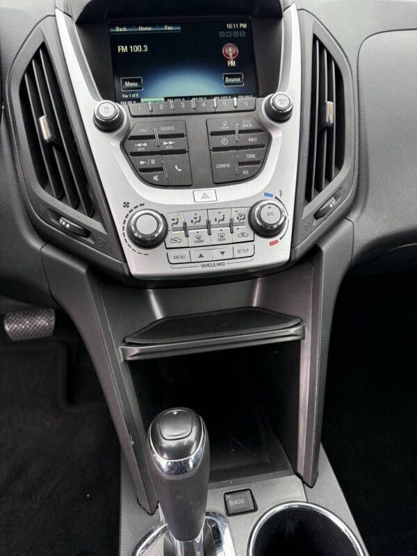Photo 7 of this CHEVROLET EQUINOX