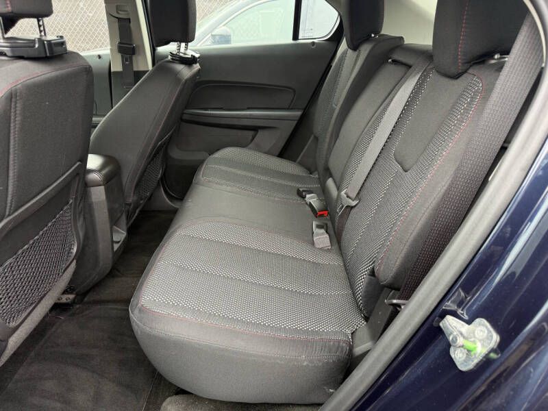 Photo 11 of this CHEVROLET EQUINOX