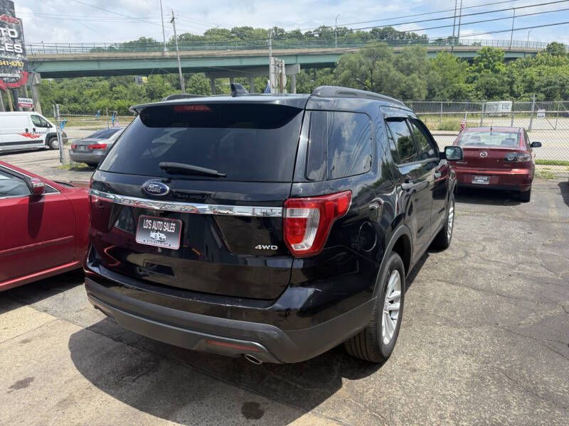 Photo 3 of this FORD EXPLORER