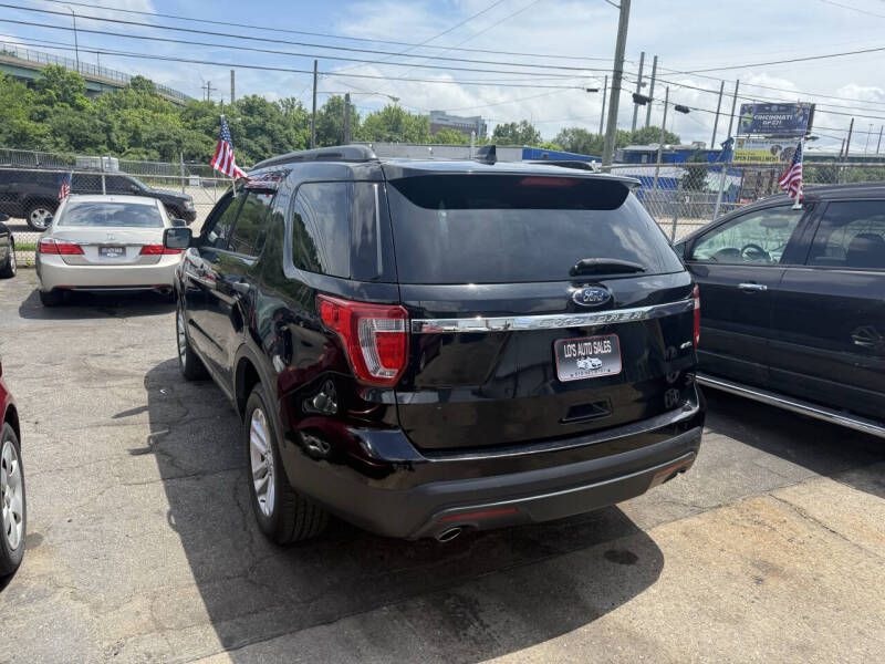 Photo 4 of this FORD EXPLORER