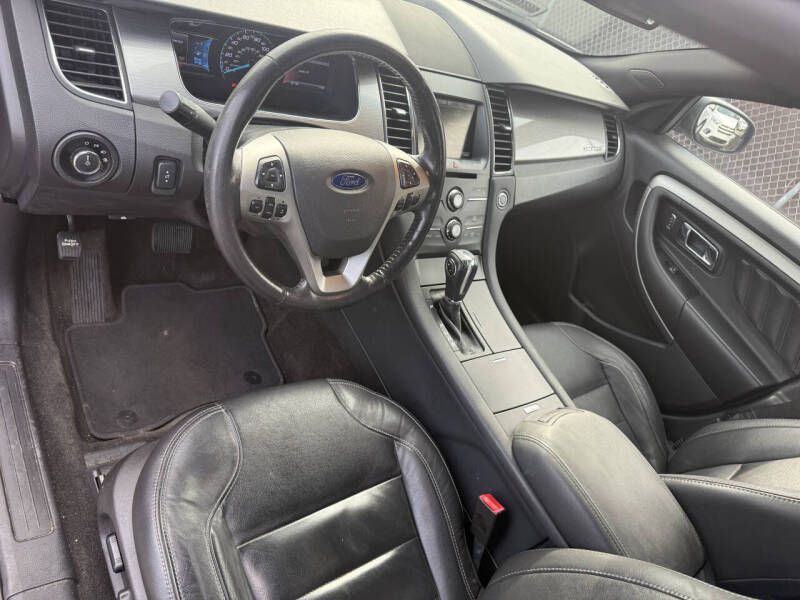 Photo 5 of this FORD TAURUS