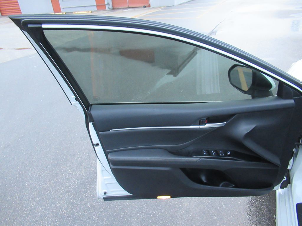 Photo 9 of this TOYOTA CAMRY