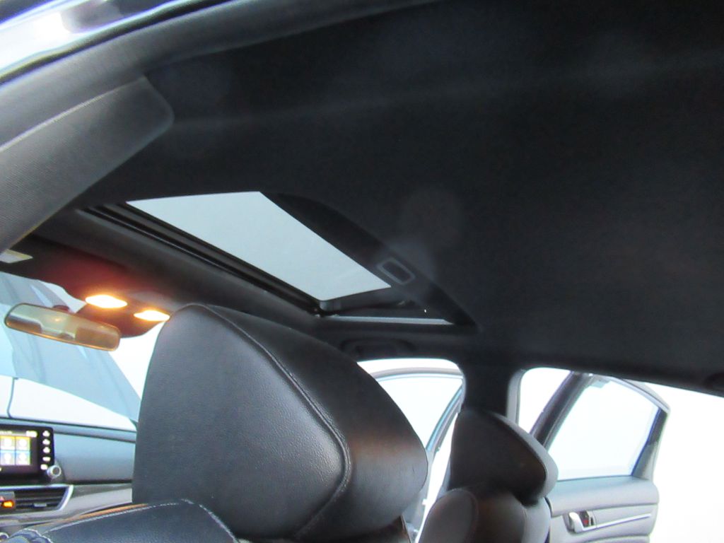 Photo 5 of this HONDA ACCORD