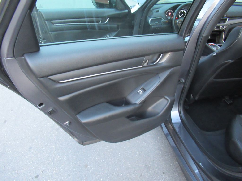 Photo 8 of this HONDA ACCORD