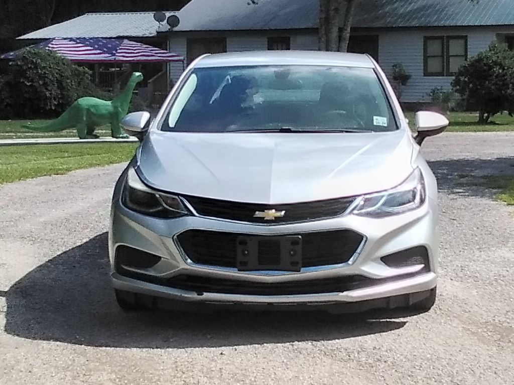 2018 Chevrolet Cruze #2