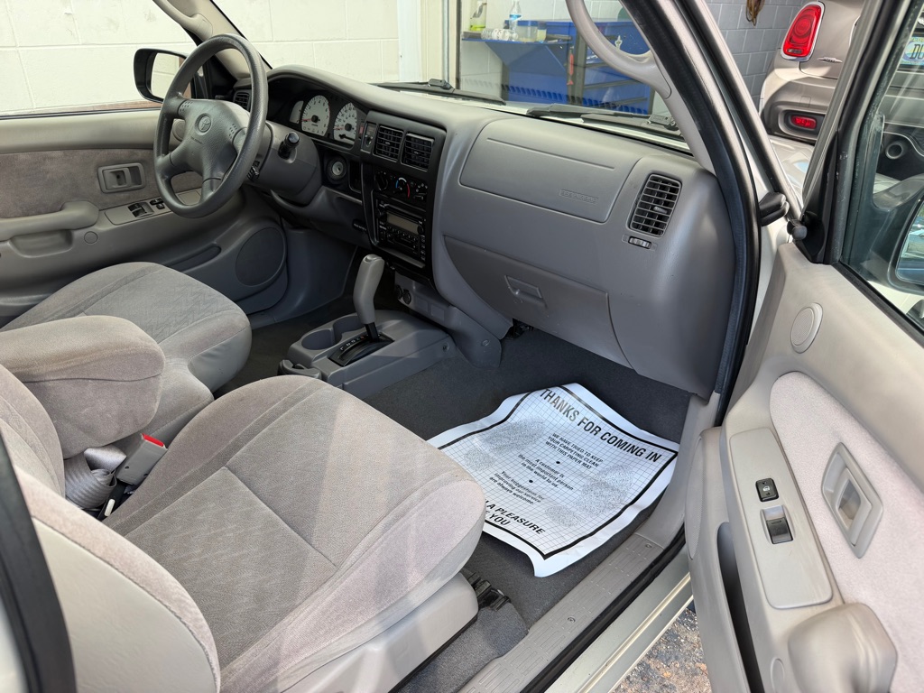 Photo 9 of this TOYOTA TACOMA