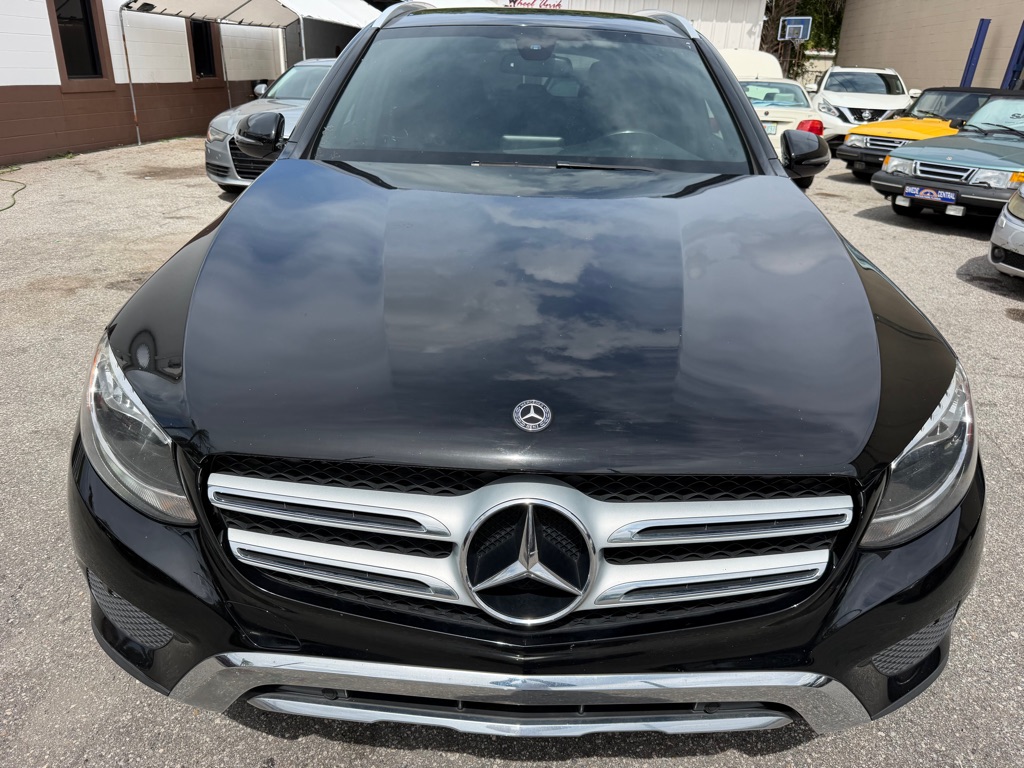 Photo 3 of this MERCEDES-BENZ GLC