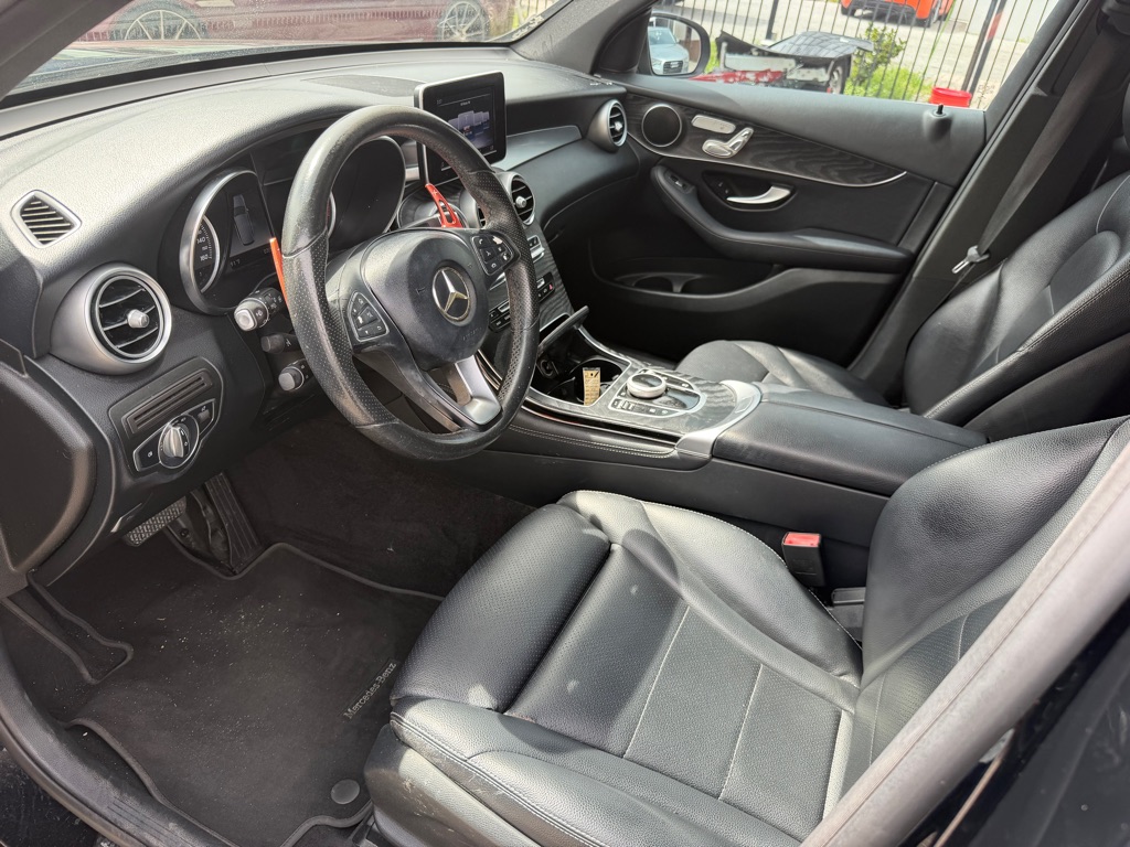 Photo 8 of this MERCEDES-BENZ GLC