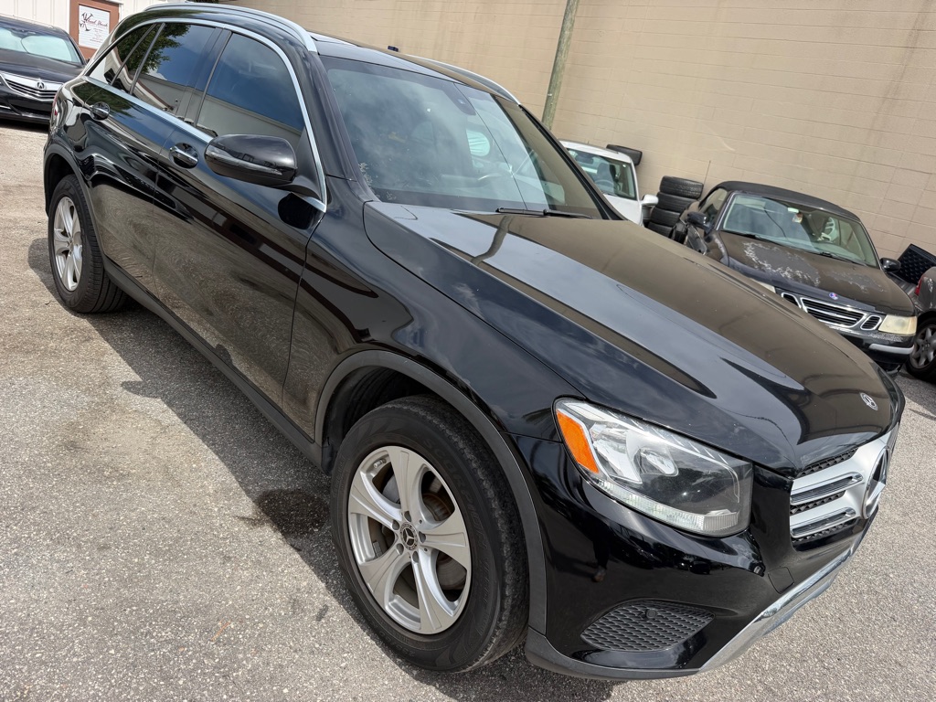 Photo 4 of this MERCEDES-BENZ GLC