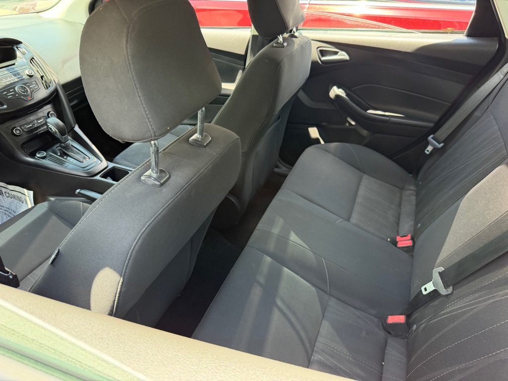 Photo 7 of this FORD FOCUS