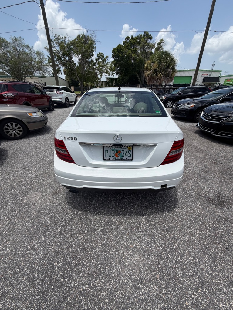 Photo 4 of this MERCEDES-BENZ C-CLASS