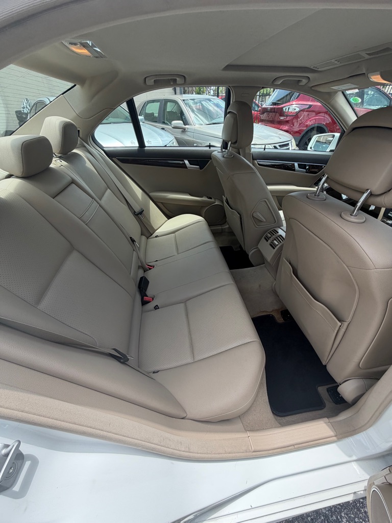 Photo 8 of this MERCEDES-BENZ C-CLASS
