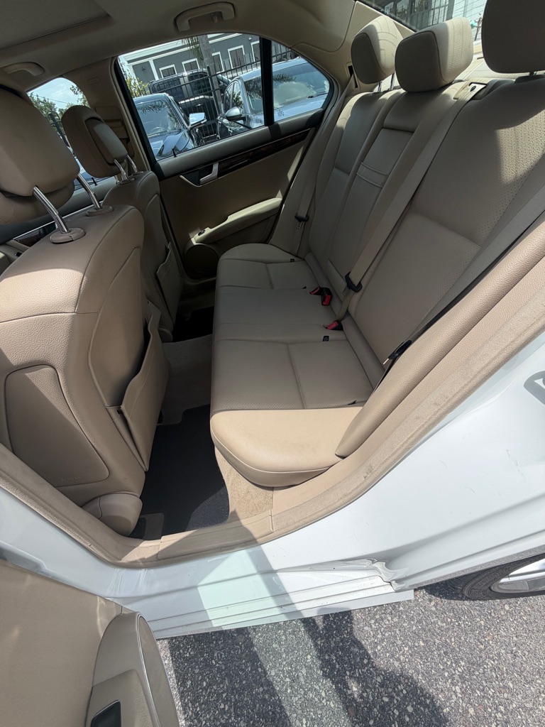 Photo 7 of this MERCEDES-BENZ C-CLASS