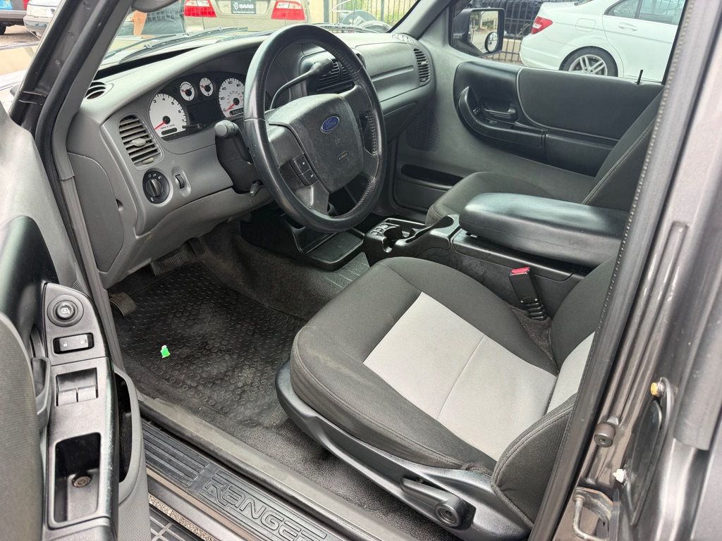 Photo 7 of this FORD RANGER SPORT