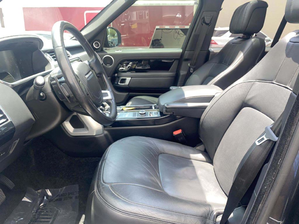 Photo 6 of this LAND ROVER RANGE ROVER