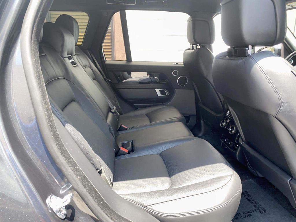 Photo 10 of this LAND ROVER RANGE ROVER
