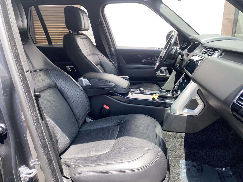 Photo 8 of this LAND ROVER RANGE ROVER
