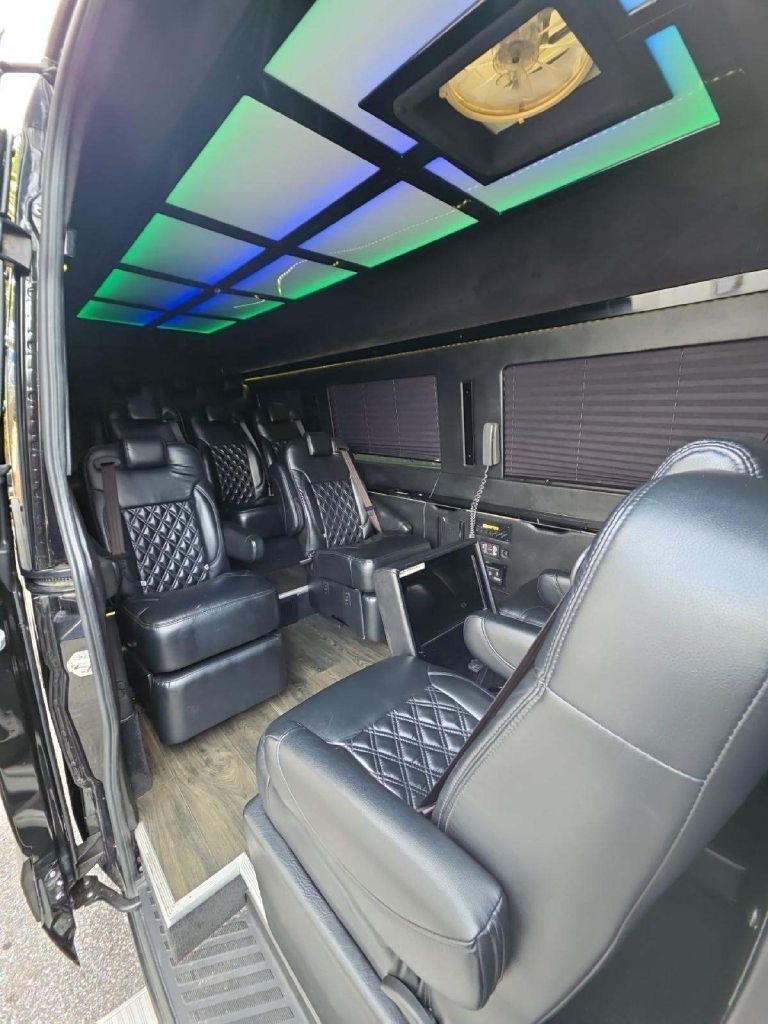 Photo 2 of this MERCEDES-BENZ SPRINTER
