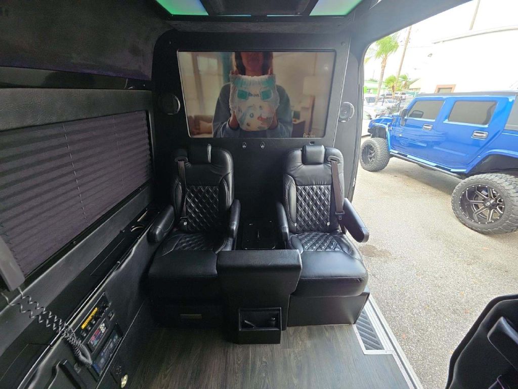 Photo 3 of this MERCEDES-BENZ SPRINTER