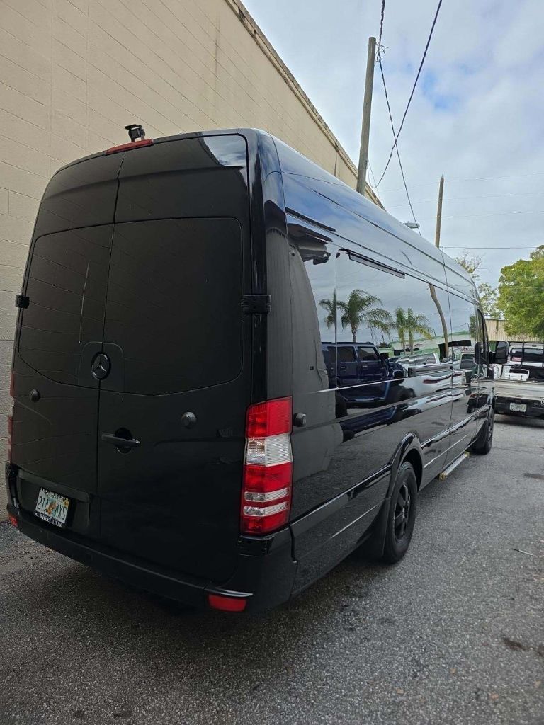 Photo 5 of this MERCEDES-BENZ SPRINTER