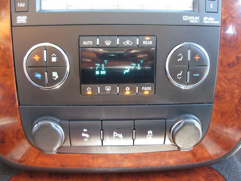 CHEVROLET SUBURBAN 2013 CHEVROLET SUBURBAN 1GNSKJE78DR133967