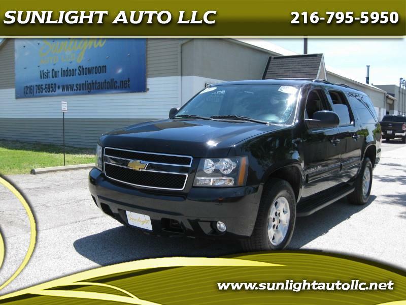 2013 Chevrolet Suburban LT's photo