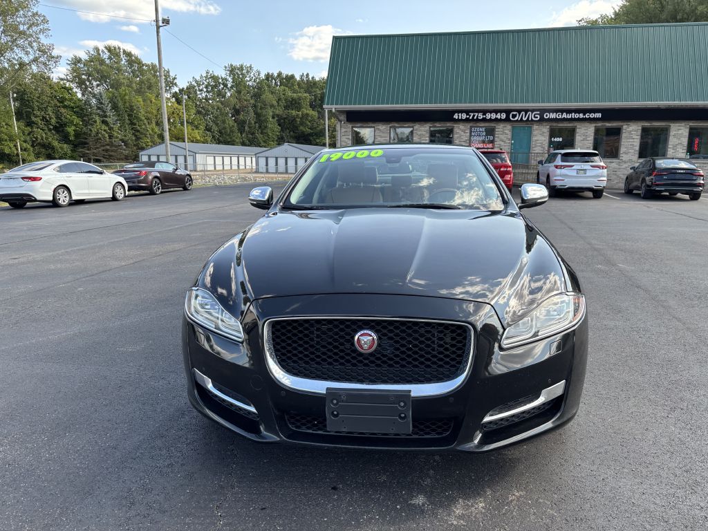 Photo 2 of this JAGUAR XJ