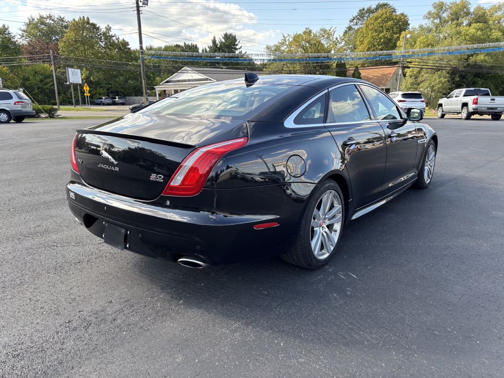Photo 5 of this JAGUAR XJ