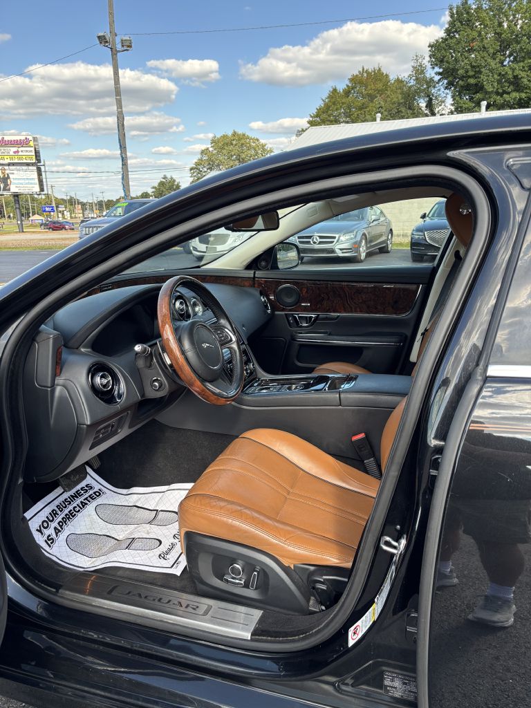 Photo 9 of this JAGUAR XJ