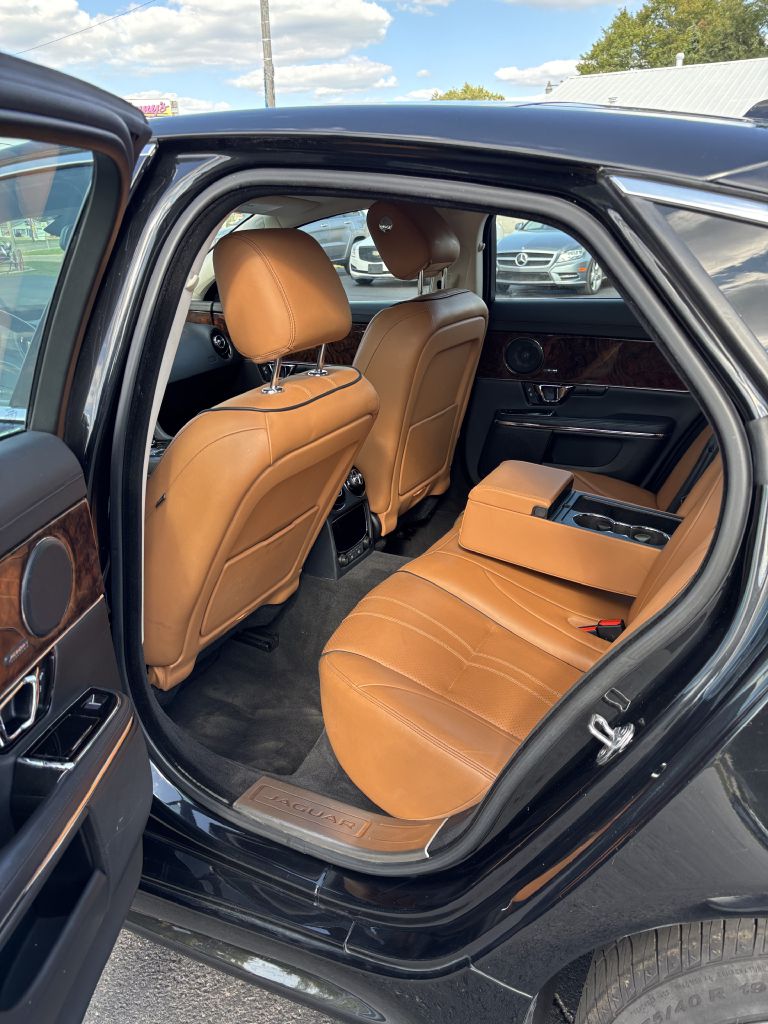 Photo 10 of this JAGUAR XJ