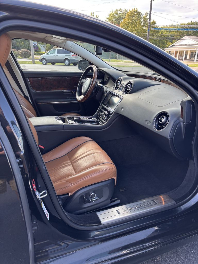 Photo 11 of this JAGUAR XJ
