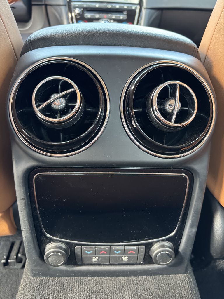 Photo 19 of this JAGUAR XJ