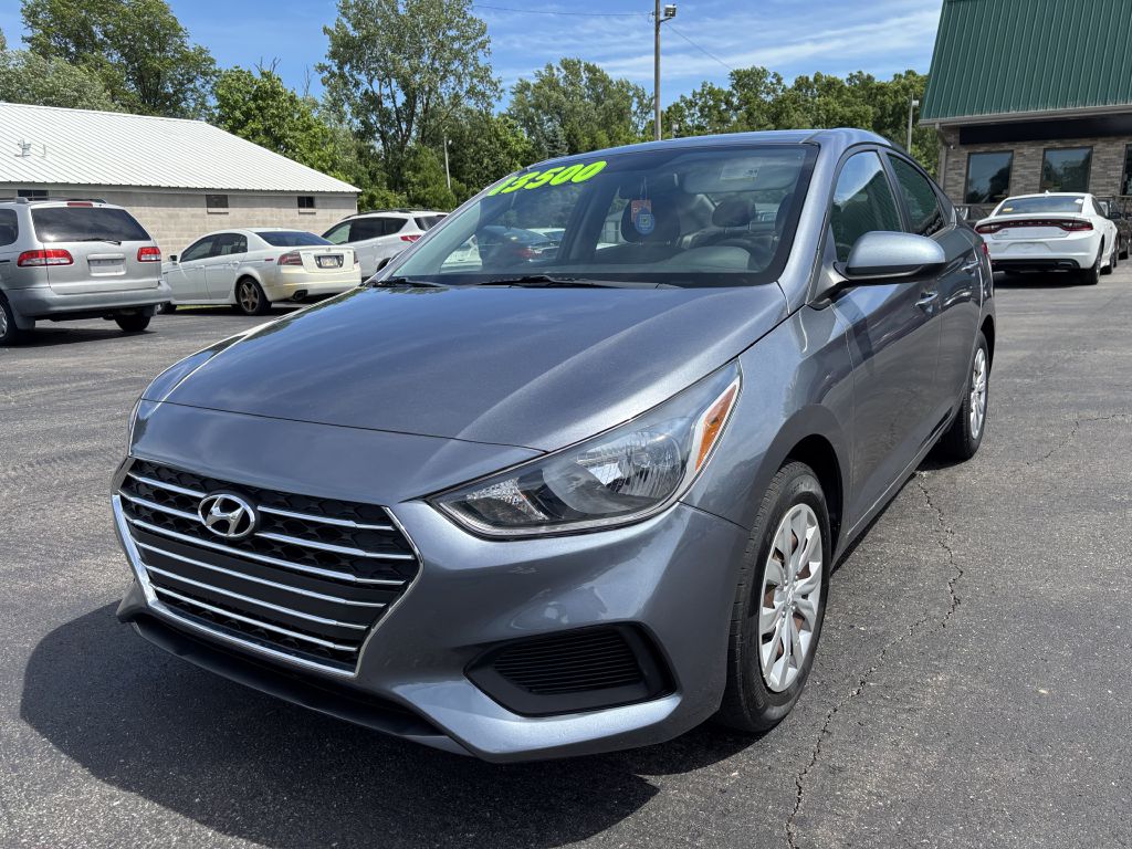 Gray 2020 Hyundai Accent SE Sedan FWD Sedan Front-Wheel Drive Automatic