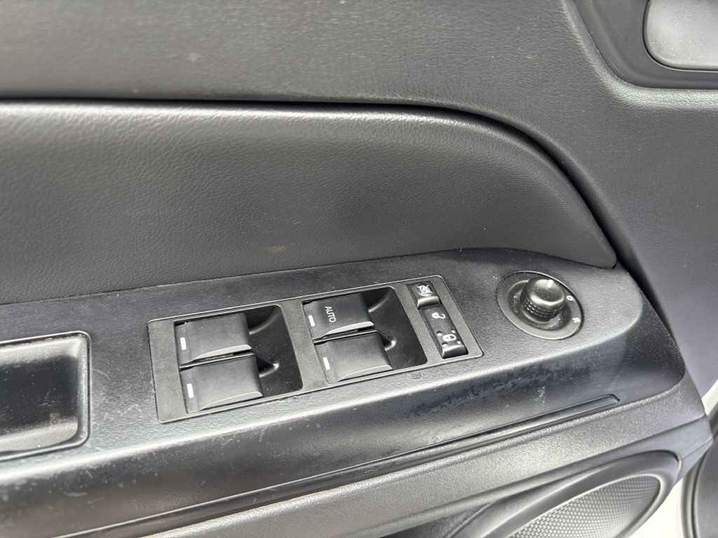 Photo 14 of this JEEP PATRIOT