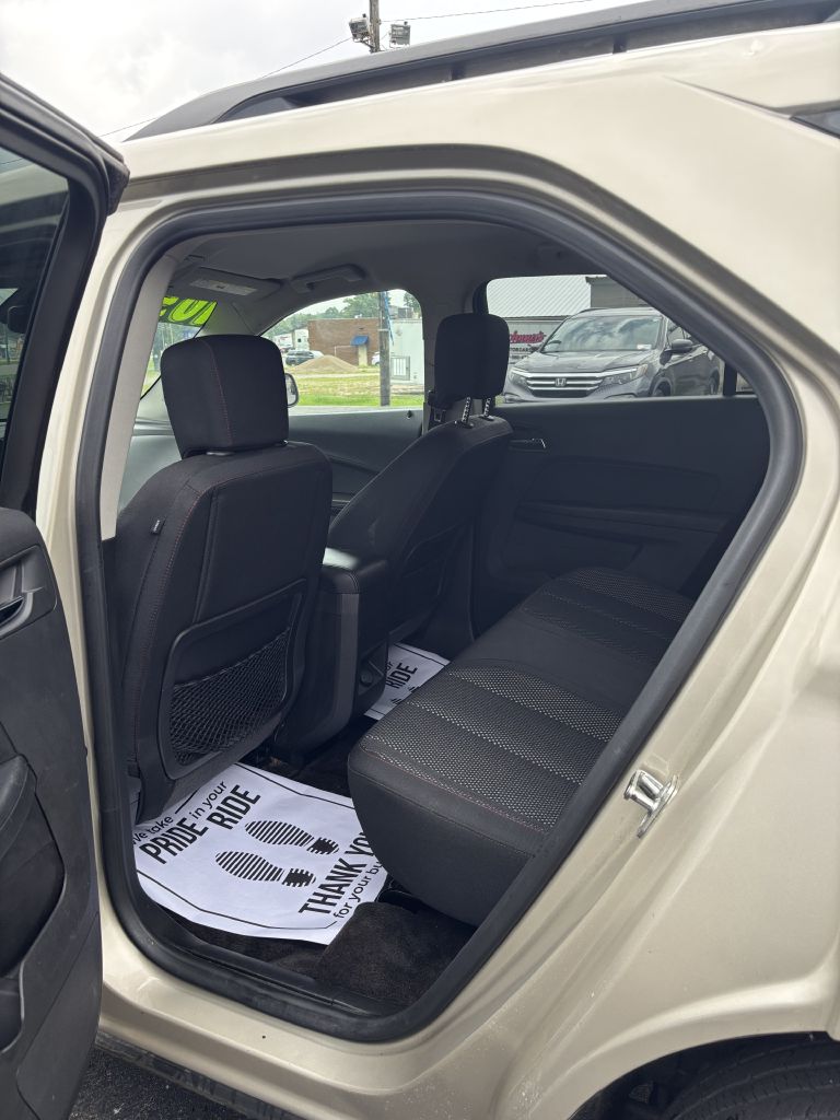 Photo 10 of this CHEVROLET EQUINOX