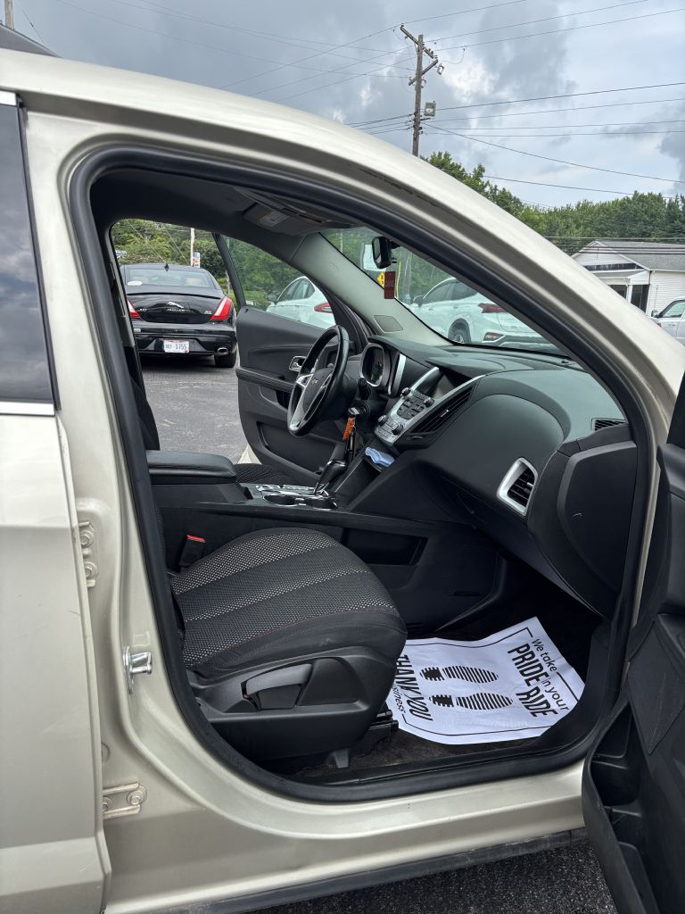 Photo 11 of this CHEVROLET EQUINOX