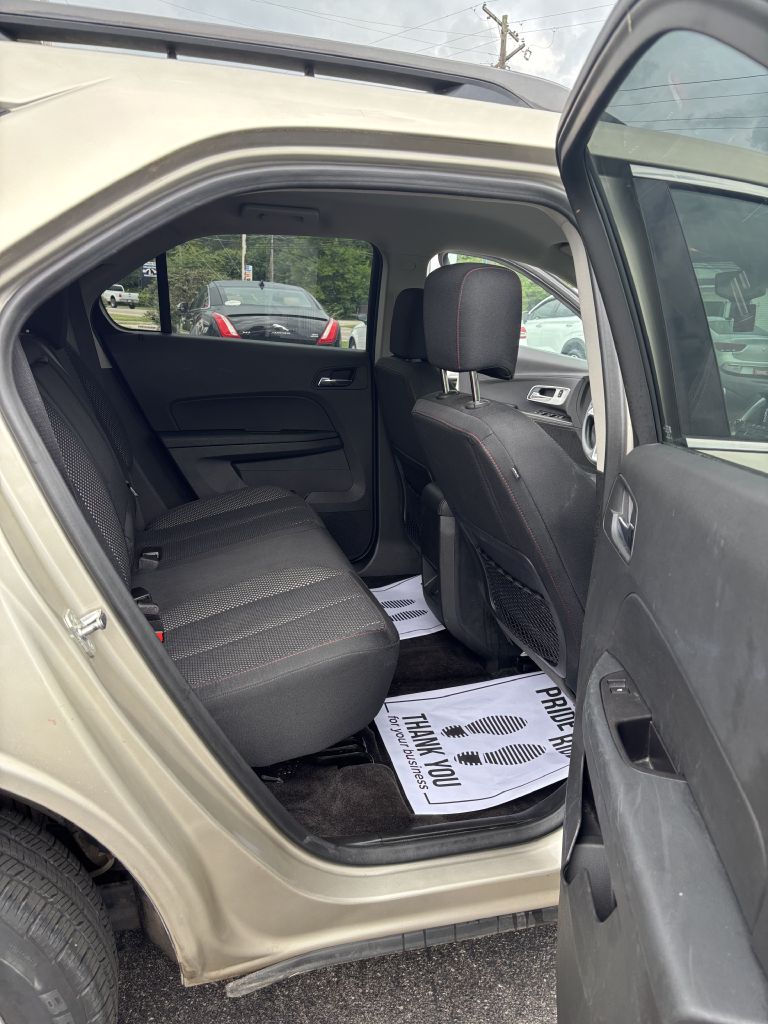 Photo 12 of this CHEVROLET EQUINOX
