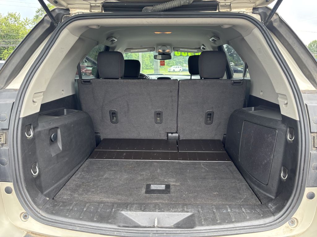 Photo 13 of this CHEVROLET EQUINOX