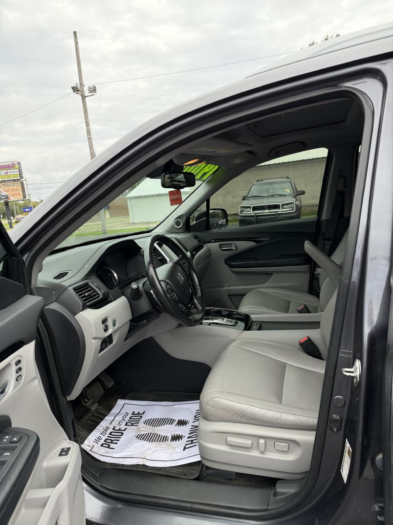 Photo 9 of this HONDA PILOT