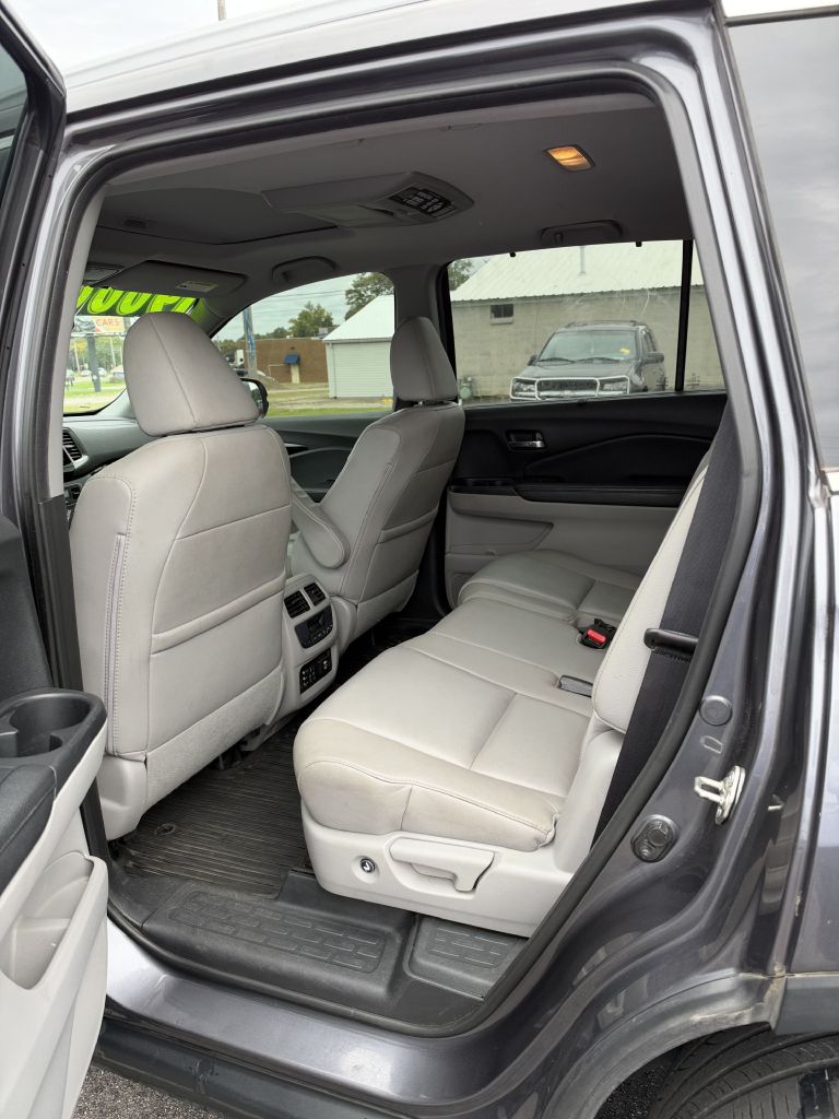 Photo 10 of this HONDA PILOT